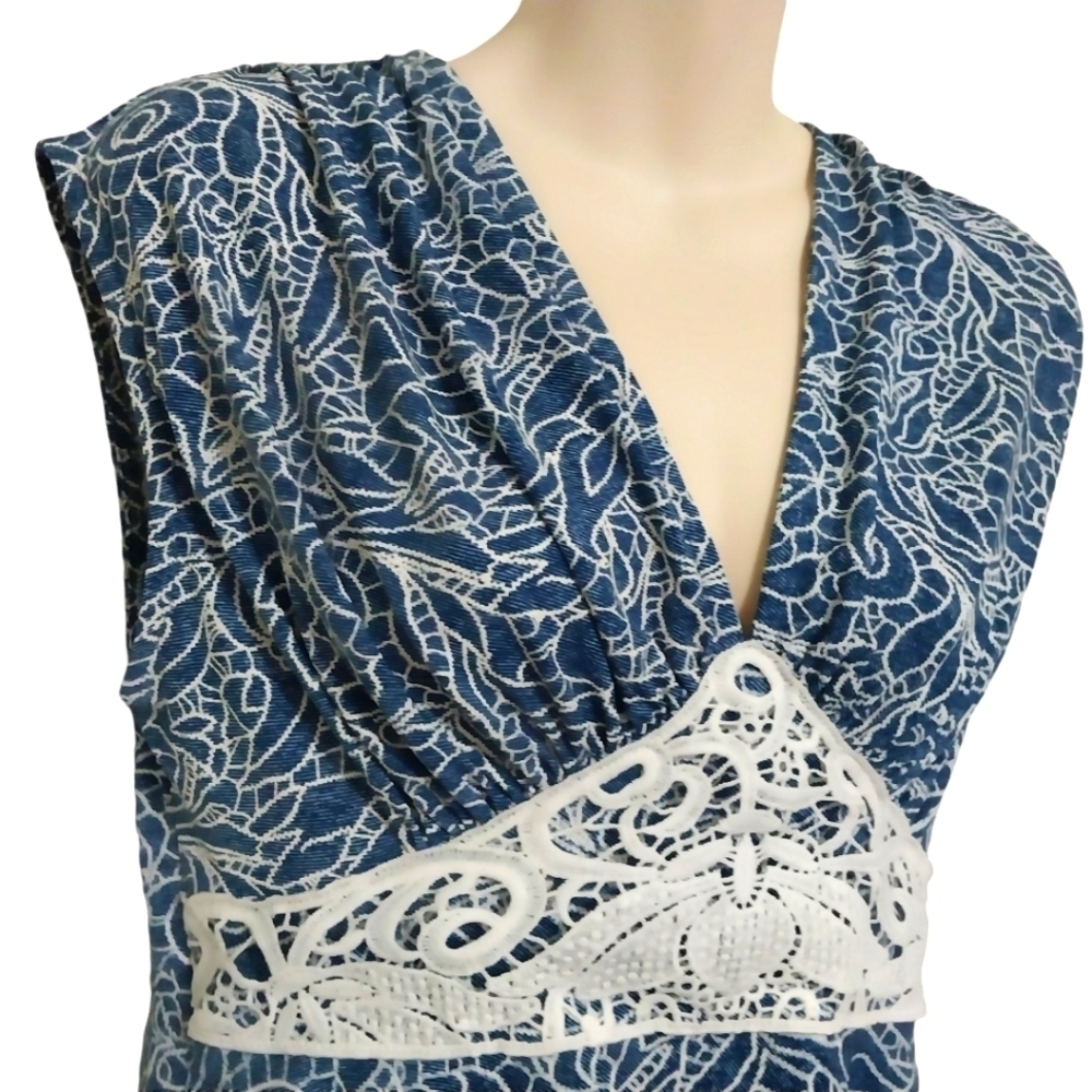 🔵BOGO FREE🔵 Venus Sleeveless Hi Lo Blue White Top w Lace Sz XS - Picture 3 of 5